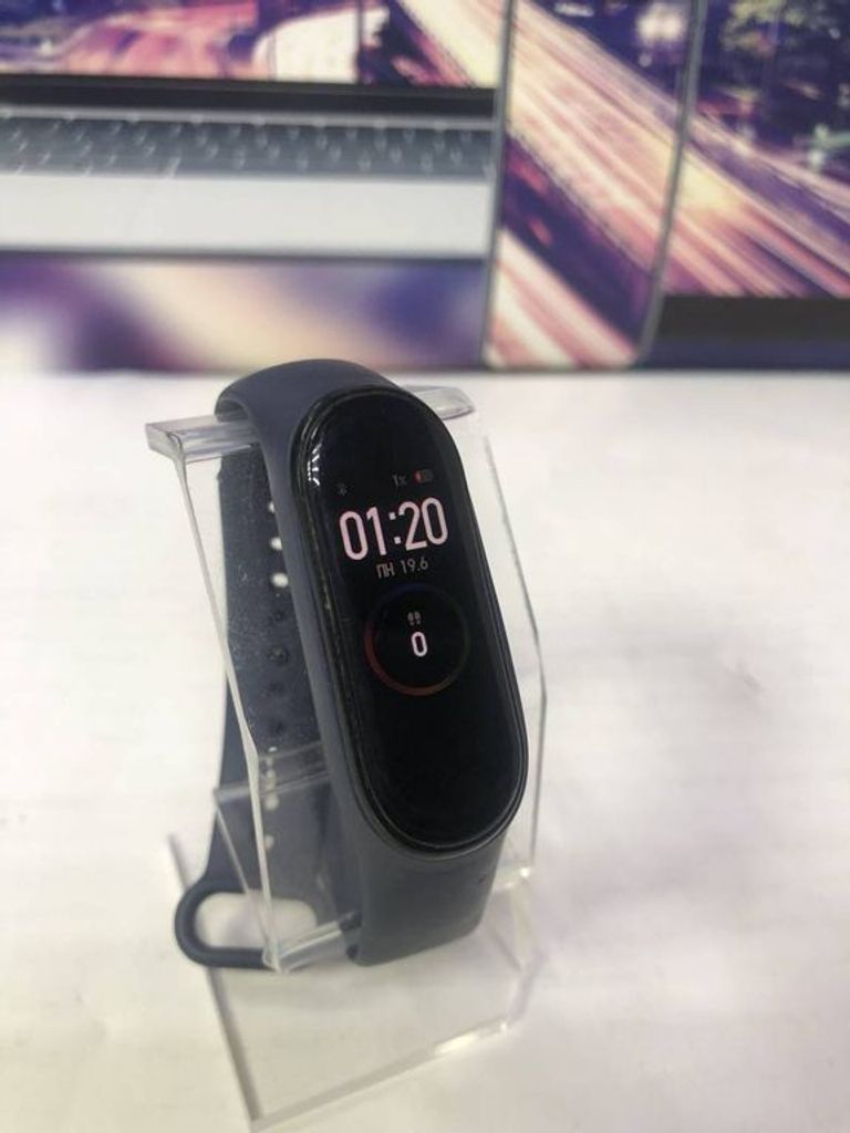Купить Xiaomi Mi Smart Band 4 Black Б/У