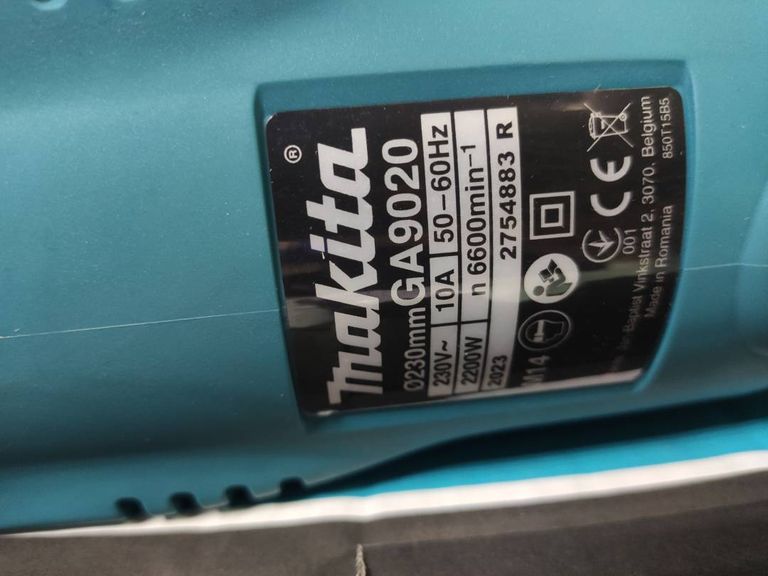 Makita GA9020