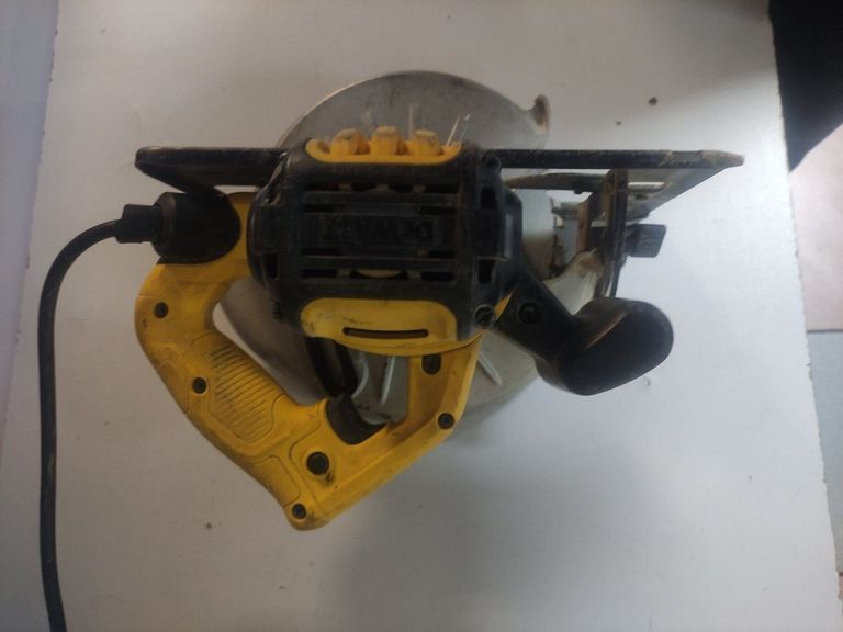 Дешиво Dewalt DWE560 с ломбарда