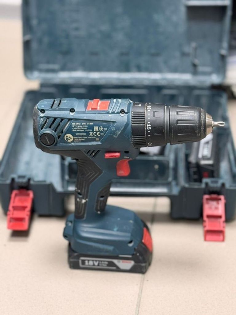 Розпродаж Bosch GSB 180-Li (06019F8302), продавець Техноскарб