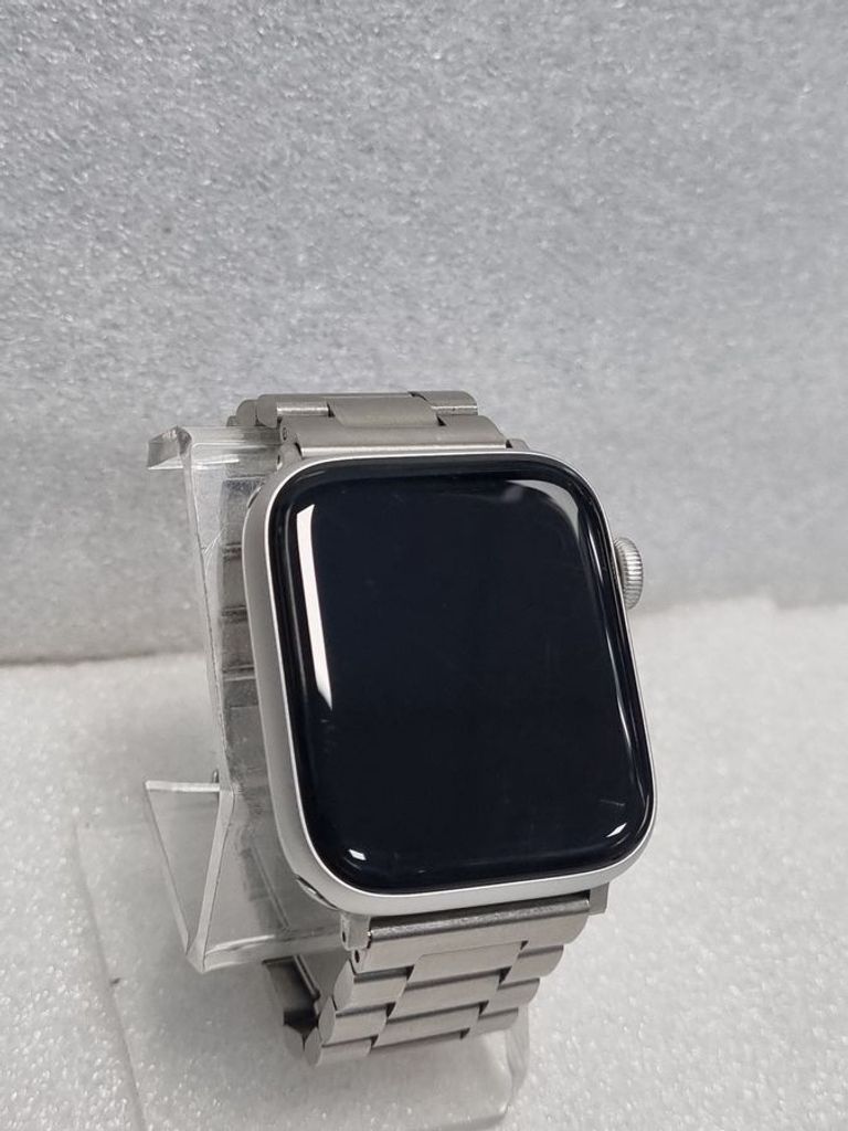 Купити Apple watch se 2 gps + cellular 44mm starlight alu. case w. starlight s. band s/m Б/У