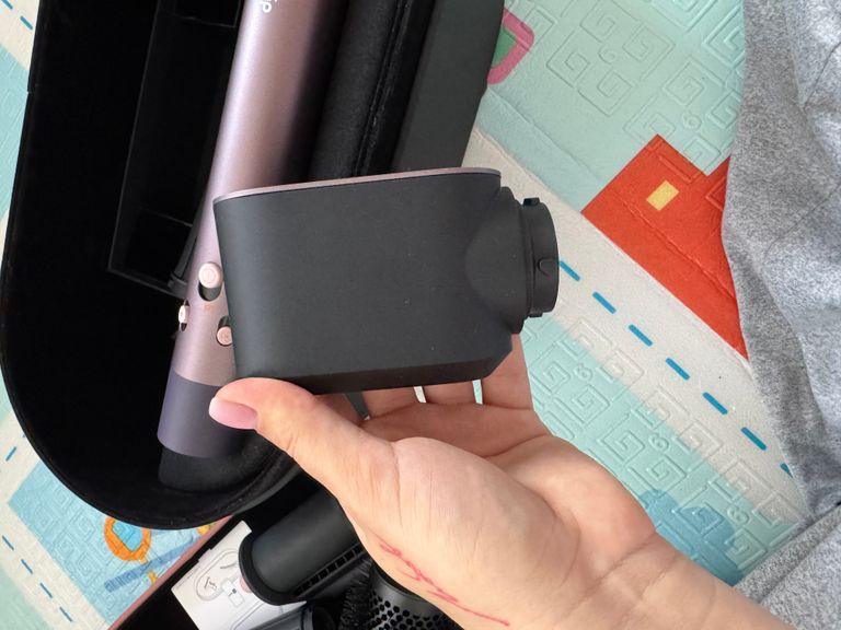 Dyson Airwrap i.d. Multi-Styler and Dryer Straight to Wavy Jasper Plum (599021-01) Код:null. Изображение 5