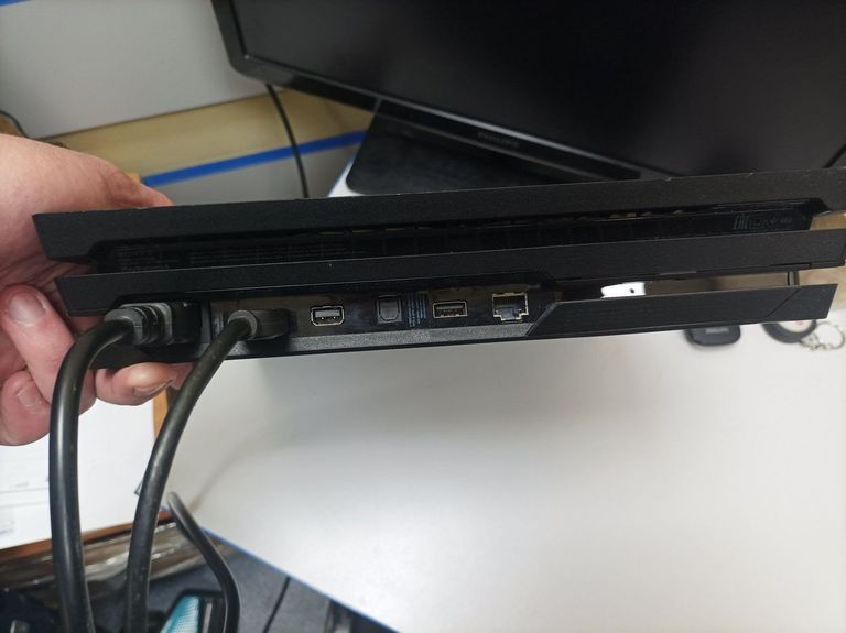 Оголошення Sony playstation 4 pro 1tb Б/У