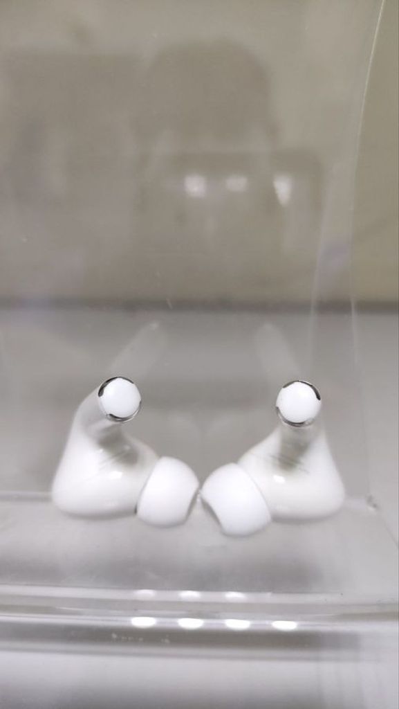 Оголошення Apple airpods pro 2nd generation with magsafe charging case usb-c Б/У