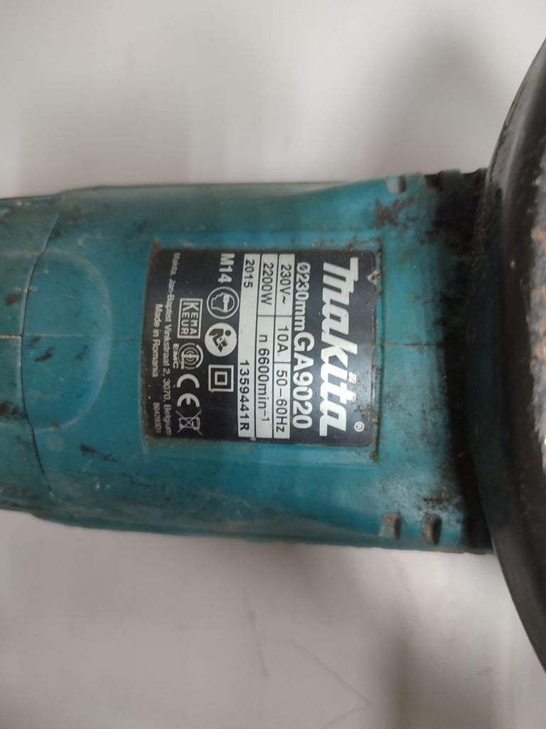 Дешево Makita GA9020 з ломбарду