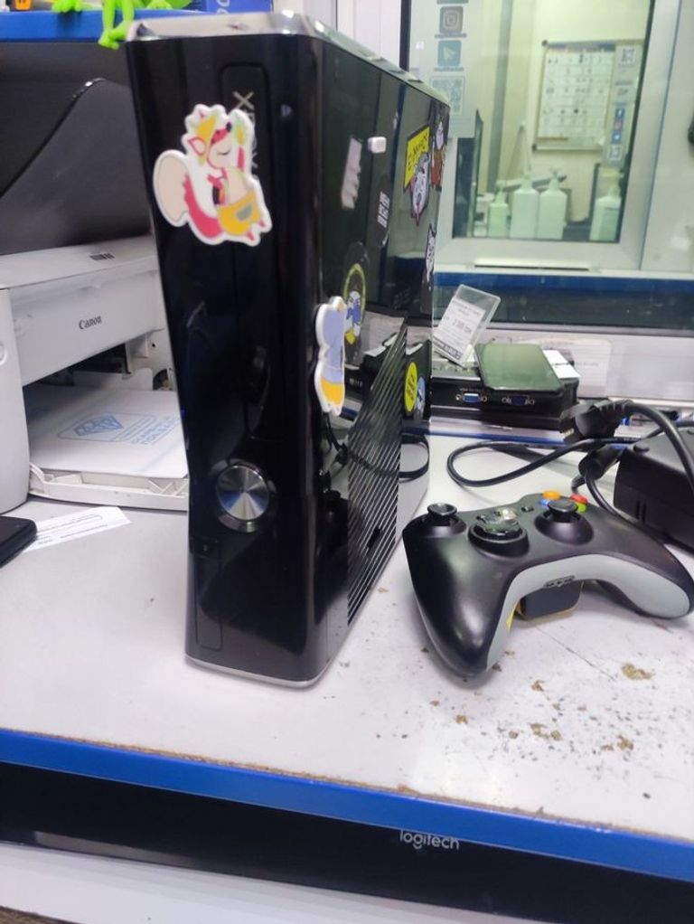 Дешево Microsoft xbox360 e 250gb з ломбарду