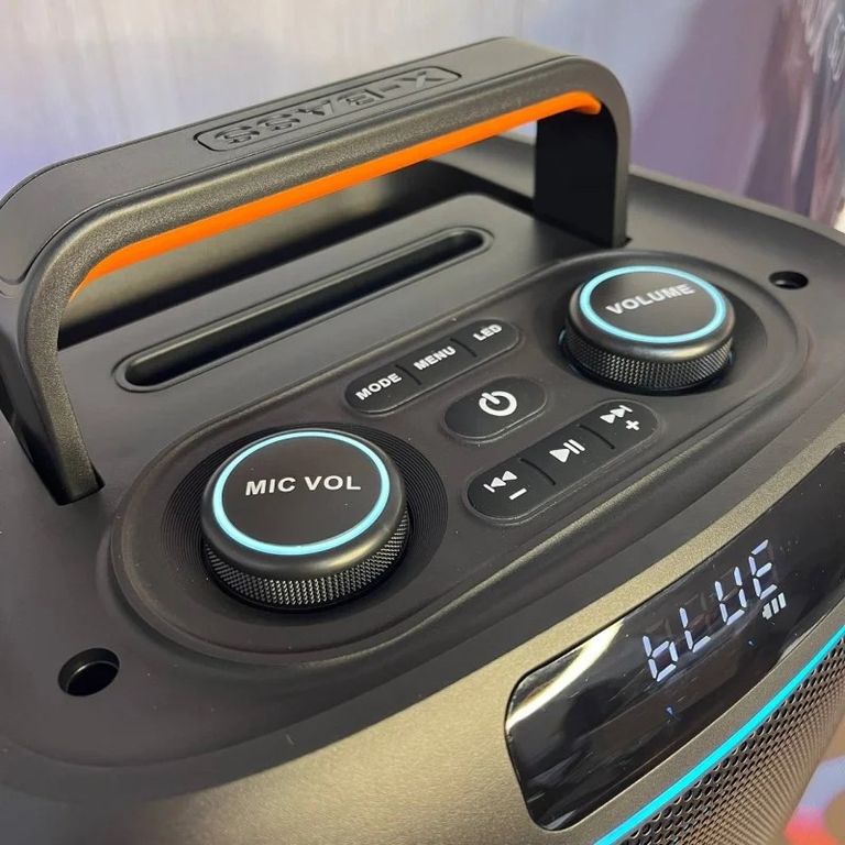 Дешево Портативна колонка Bluetooth PartyBox 320 240W RGB Black з ломбарду