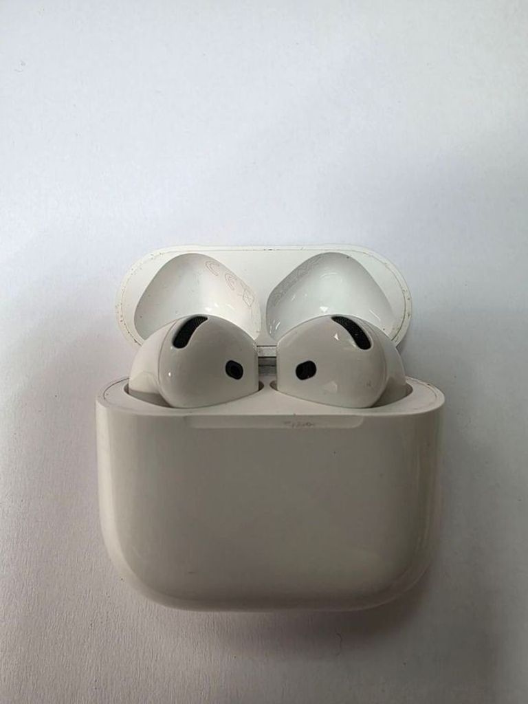 Купити Apple airpods 4 Б/У