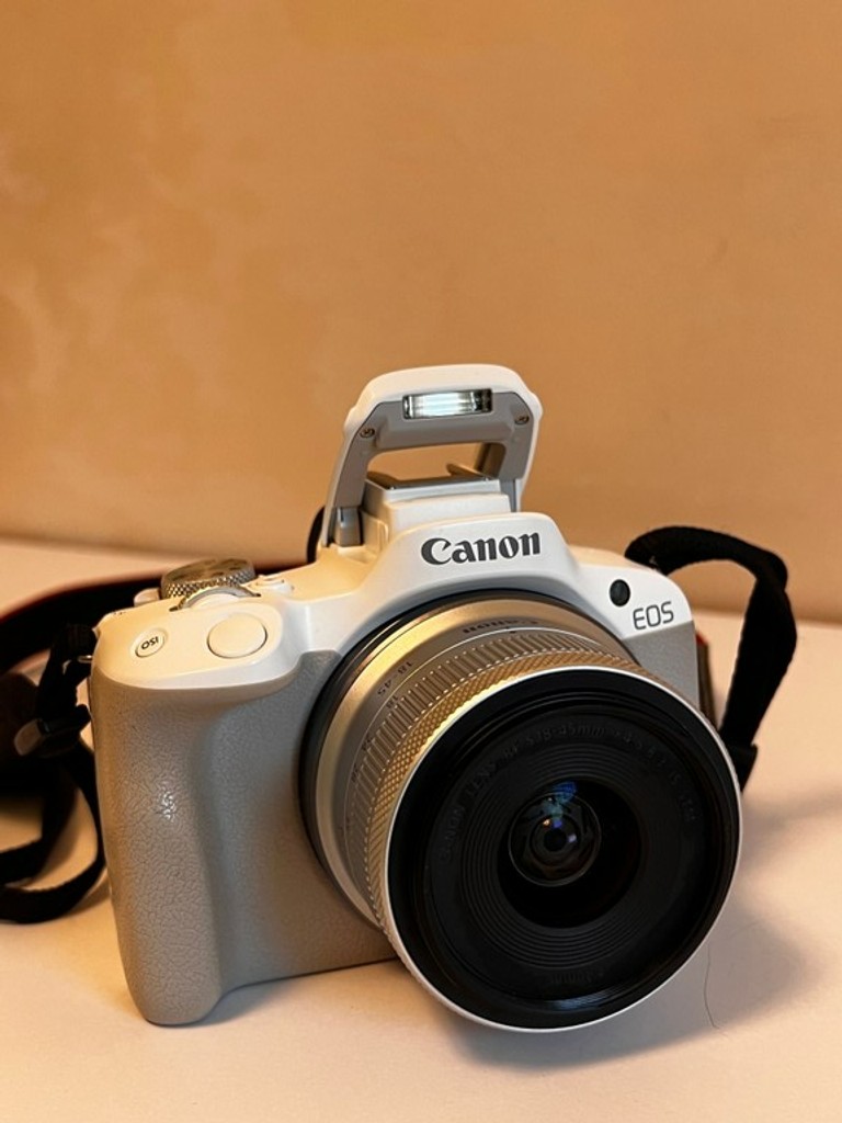 Canon EOS R50 kit RF-S 18-45mm IS STM White (5812C030) Код:null. Изображение 6