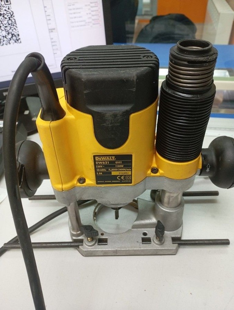 Купити Dewalt DW621 Б/У