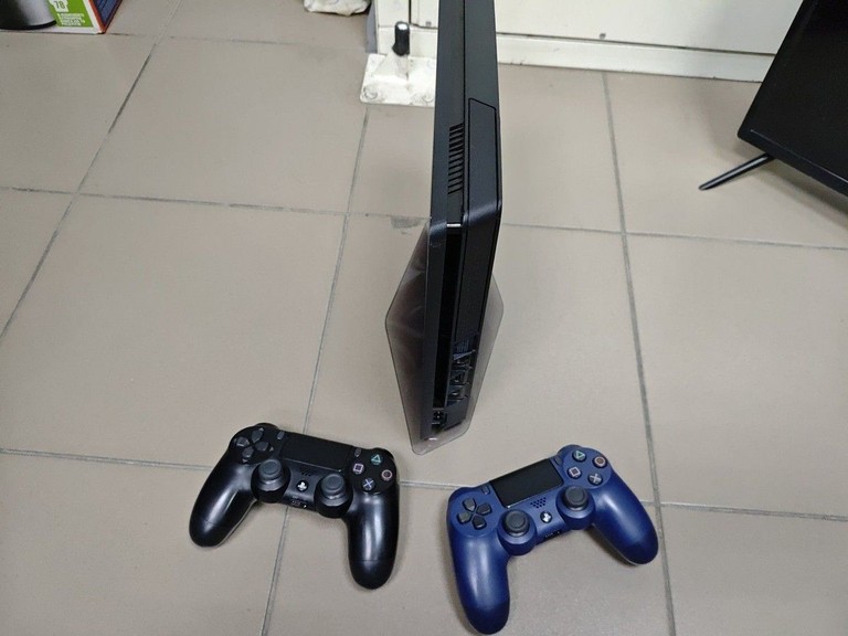Дешиво Sony PlayStation 4 Slim 1TB Black с ломбарда