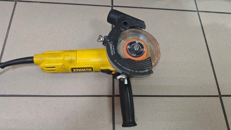 Купити Dewalt DWE4057 Б/У