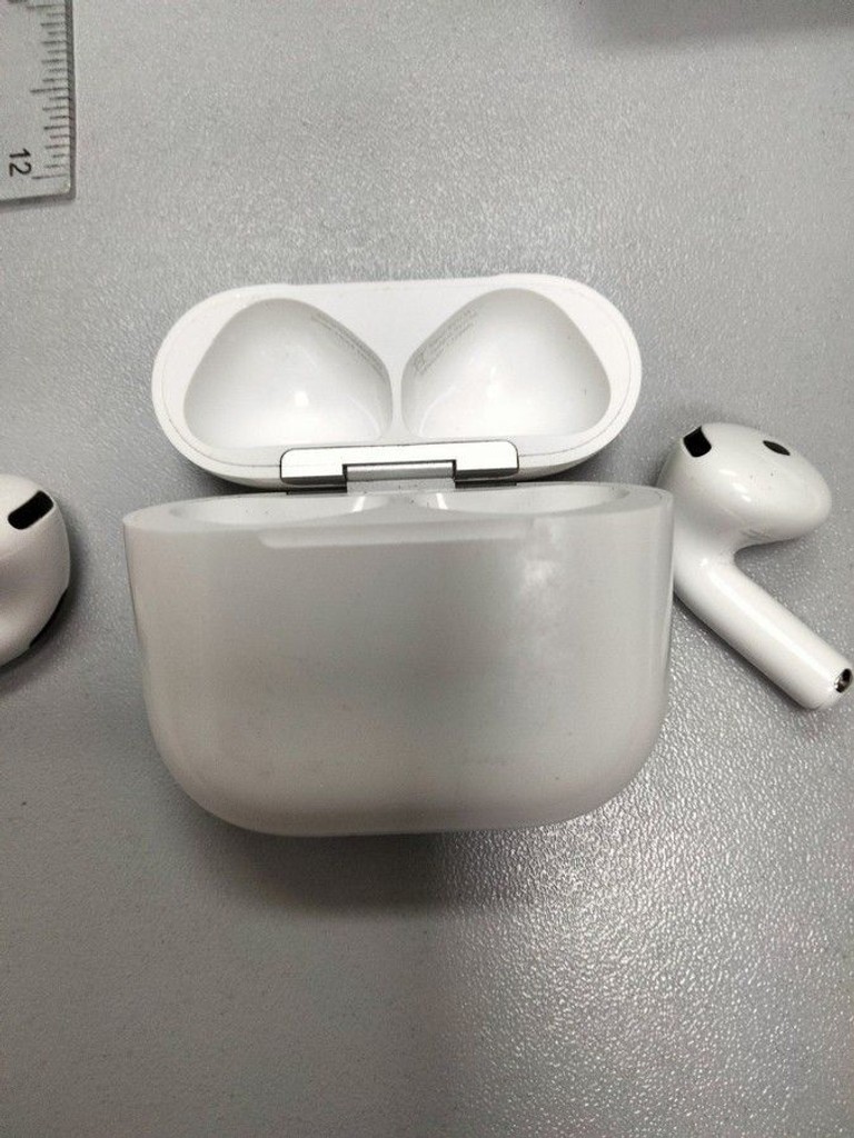 Купити Apple airpods 4 Б/У