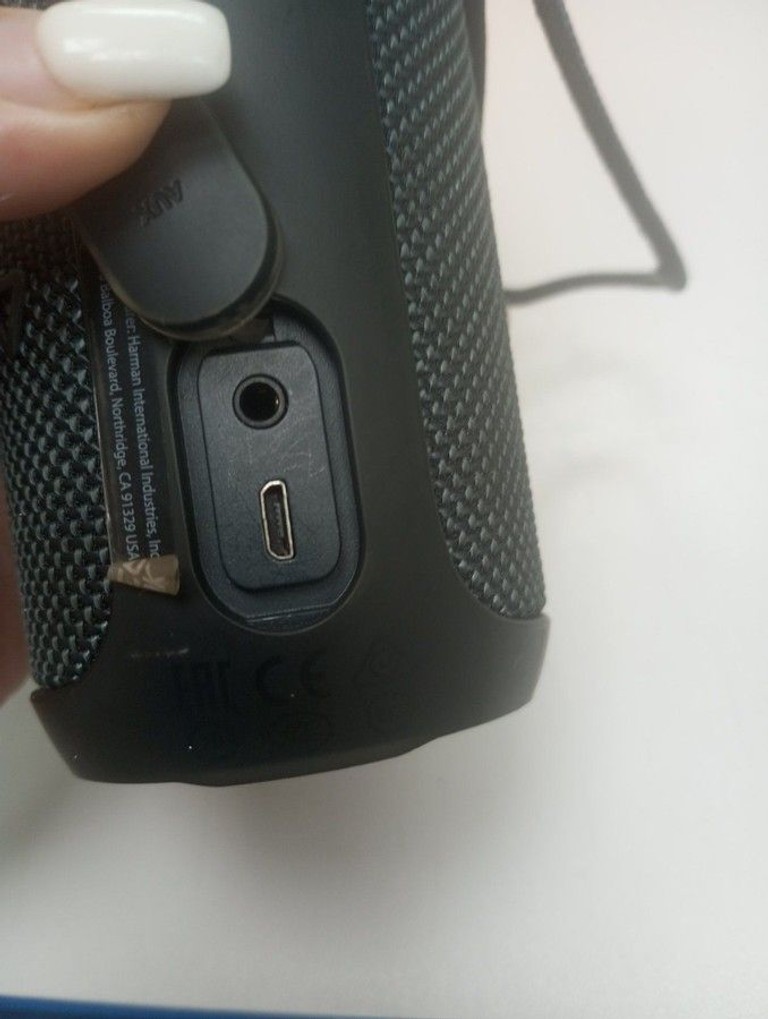 Дешево Jbl flip essential з ломбарду