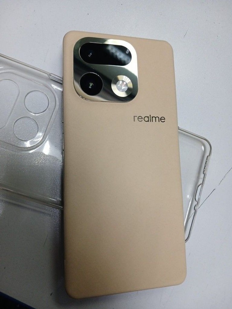 Купити Realme 16 Pro+ 5G 12/512GB Master Gold Б/У