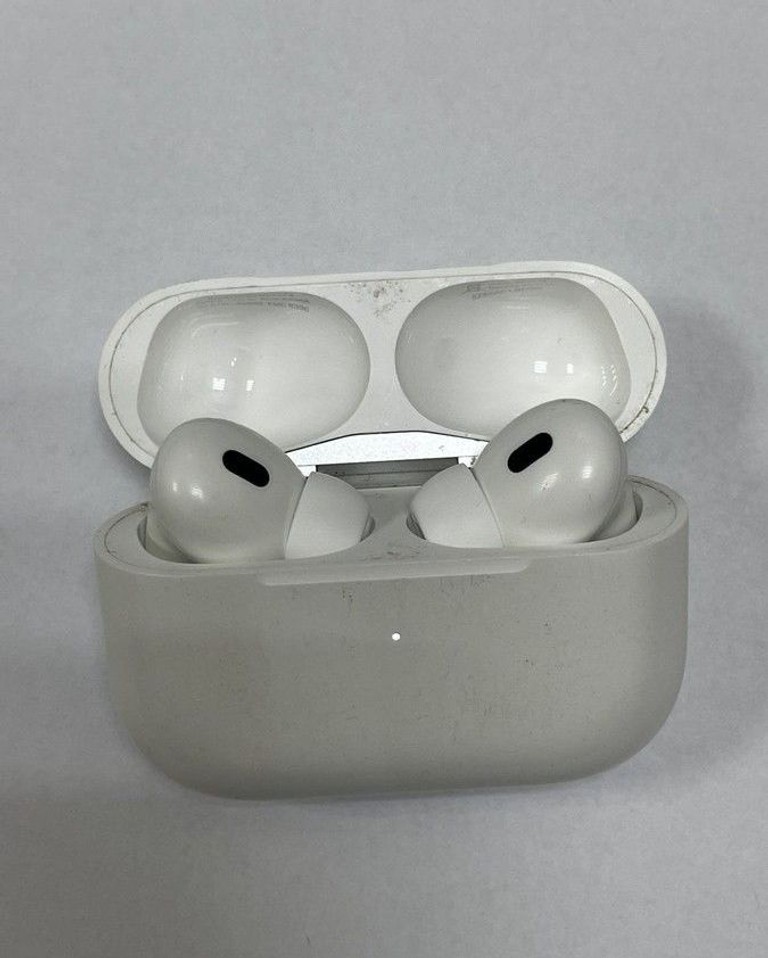 Дешево Apple airpods pro 2nd generation with magsafe charging case usb-c з ломбарду