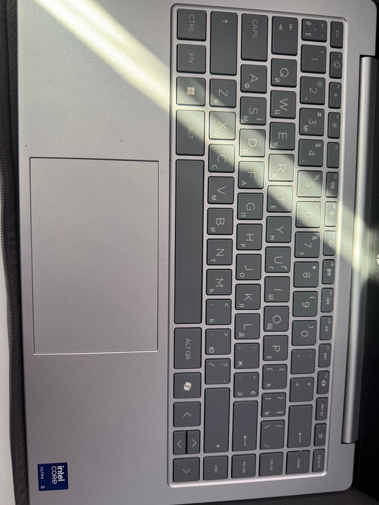 Дешево Hp 14-ep0012ua Ceramic White (833G8EA) з ломбарду
