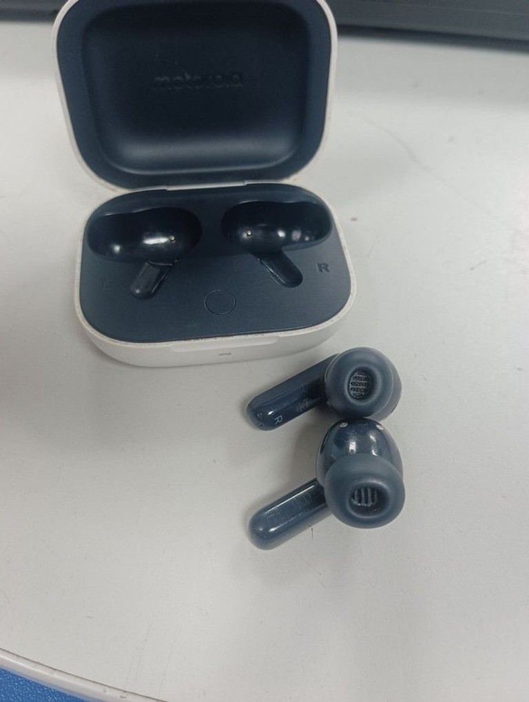Дешево Motorola moto buds xt2443-1 з ломбарду
