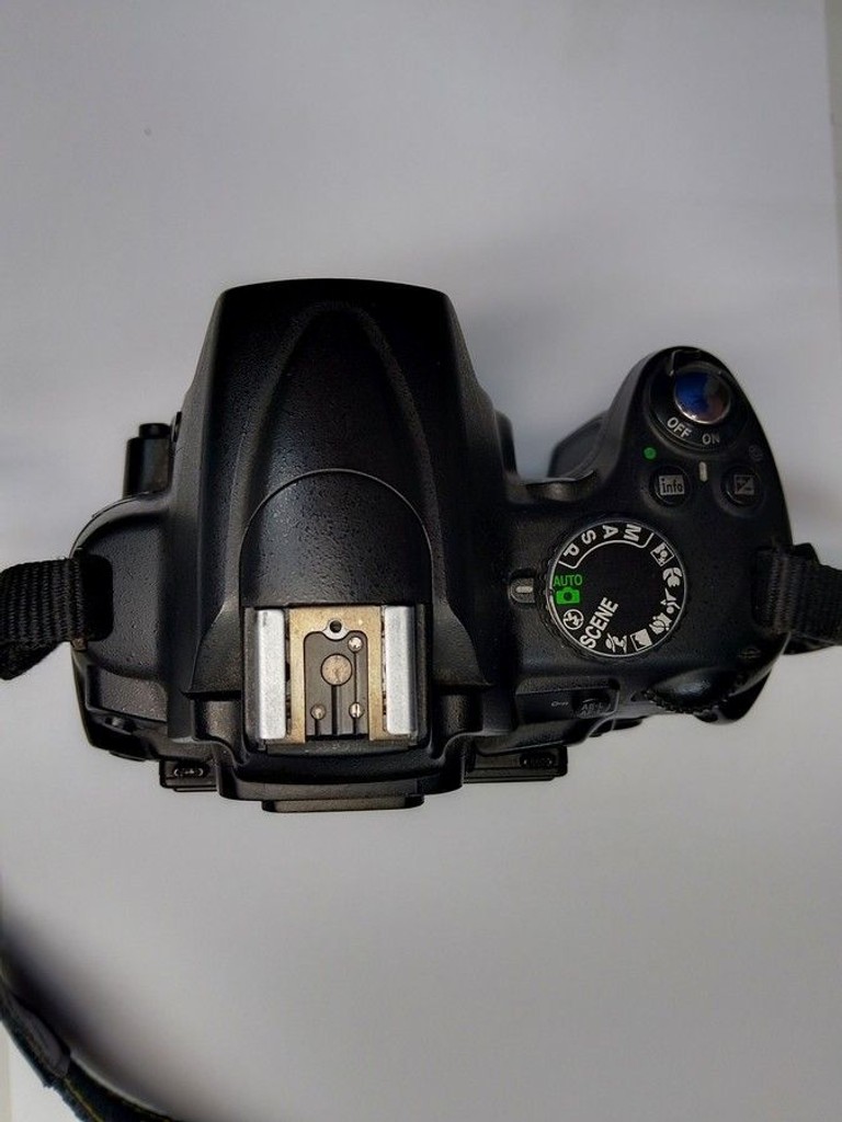 Дешево Nikon d5000 + af-s dx nikkor 18-55mm f/3,5-5,6g vr з ломбарду