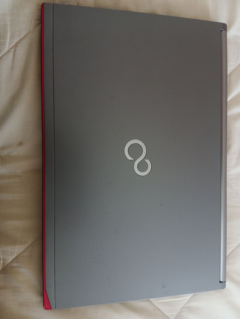 Дешиво Fujitsu Lifebook E756 с ломбарда