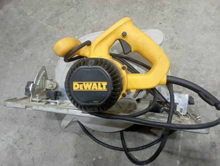 Dewalt D23700