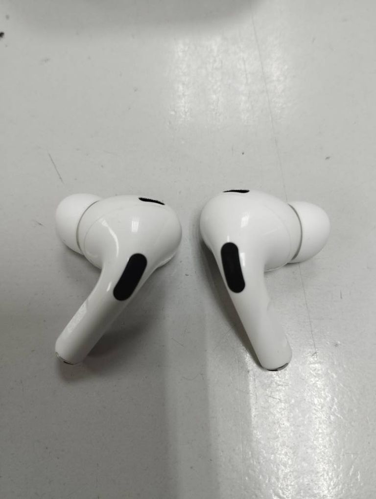 Apple airpods pro 2nd generation with magsafe charging case usb-c