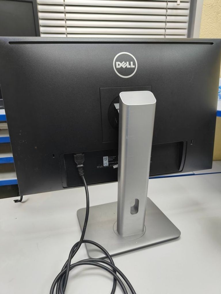 Дешиво Dell u2415b с ломбарда