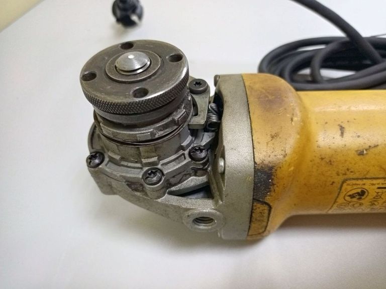 Дешево Dewalt DWE4237 з ломбарду