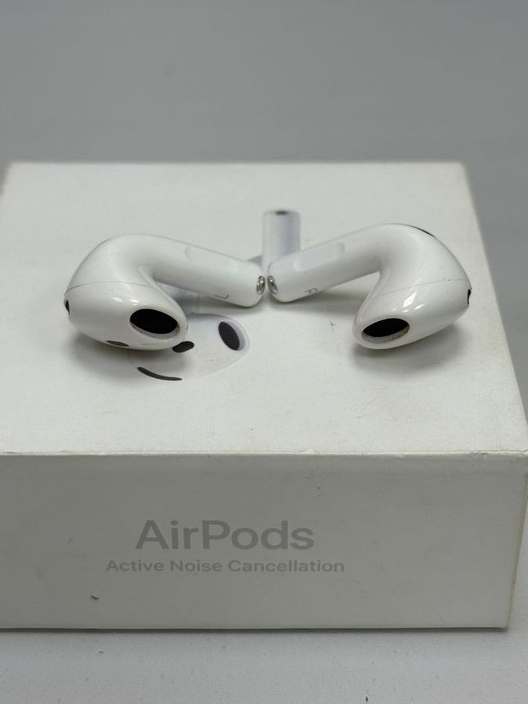 Apple airpods 4 with active noise cancellation Код:01-200778544. Изображение 11