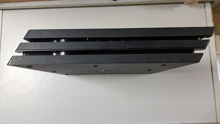 Дешево Sony PlayStation 4 Pro (PS4 Pro) 1TB Black (9773412) з ломбарду