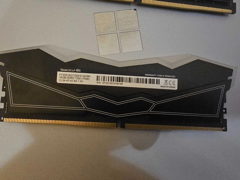 Дешиво Team Group T-Force Delta RGB 32GB 288-Pin PC RAM DDR5 7200 (PC5 57600) с ломбарда