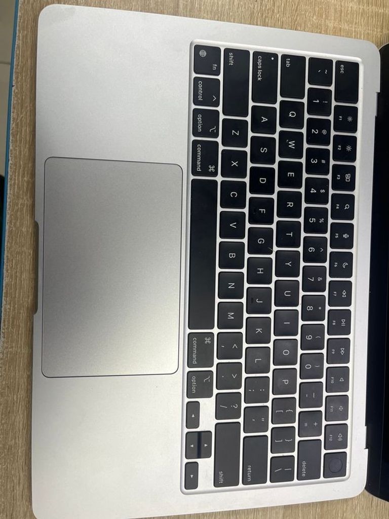 Купити Apple MacBook Air 13,6" M2 Silver 2022 (Z15X0005K) Б/У