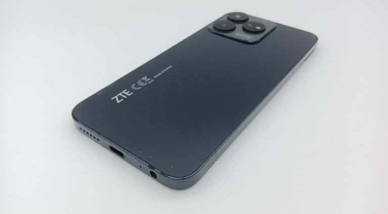 Дешиво Zte blade v50 design 8/128gb с ломбарда