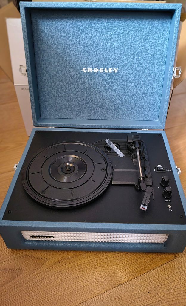 Купить Crosley CR8017B Voyager Turntable Б/У