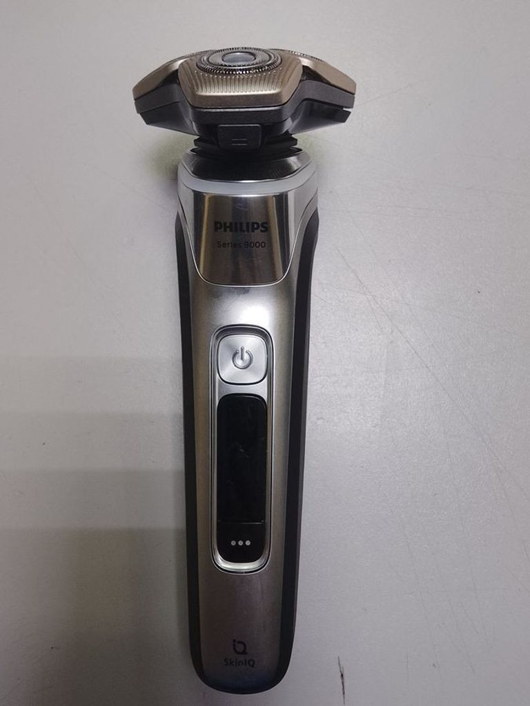 Дешиво Philips Shaver Series 9000 S9975/55 с ломбарда
