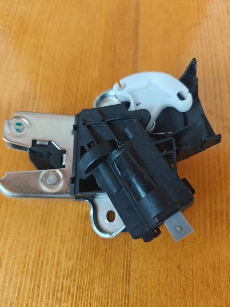 Купити AUDI VW PASSAT B6 CC EOS JETTA .А4,а6,а8 Б/У