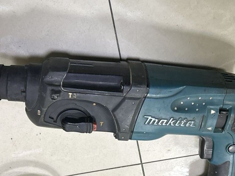 Дешево Makita HR2470 з ломбарду