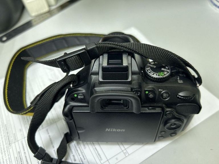 Объявление Nikon d5200 + af-s nikkor 18-55mm 1:3.5-5.6g vr Б/У