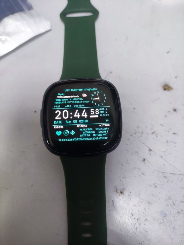 Дешиво Fitbit versa 4 beet juice/copper с ломбарда