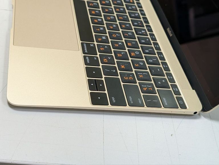 Дешиво Apple macbook a1534 12" core m 1,1ghz/ram8gb/ssd256gb/intel hd graphics 5300 с ломбарда