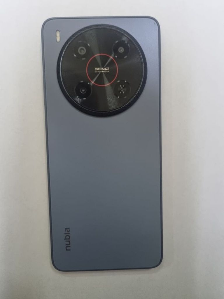 Дешиво Zte Nubia V70 Max 6/128GB Gray с ломбарда