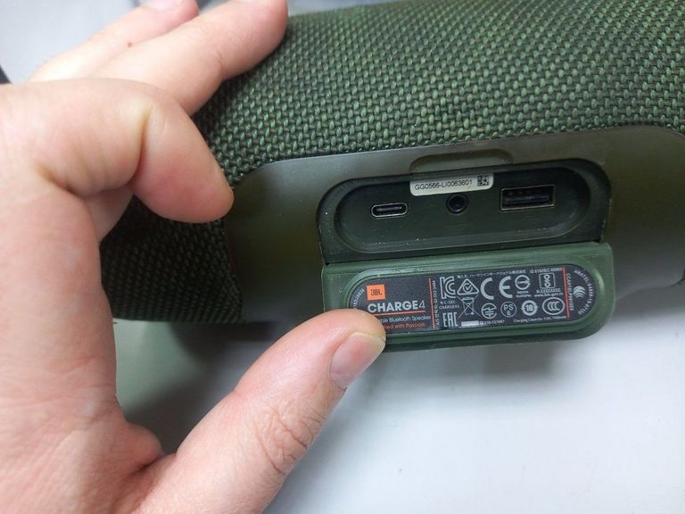 Купити Jbl charge 4 Б/У