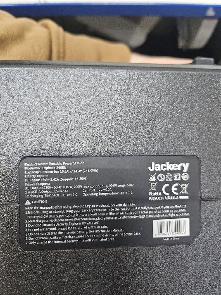 Дешиво Jackery Explorer 240EU с ломбарда