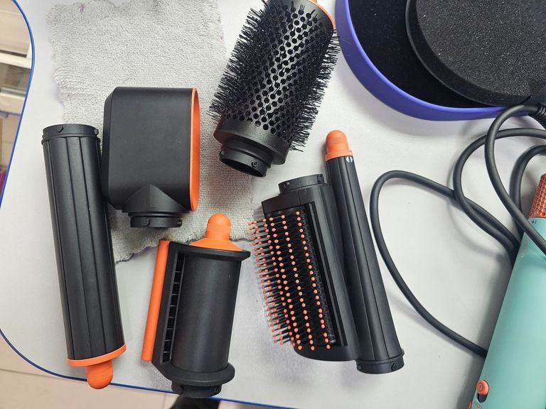 Объявление Dyson Airwrap i.d. HS08 Multi-Styler and Dryer Straight to Wavy Ceramic Pink/Rose Gold (601848-01) Б/У