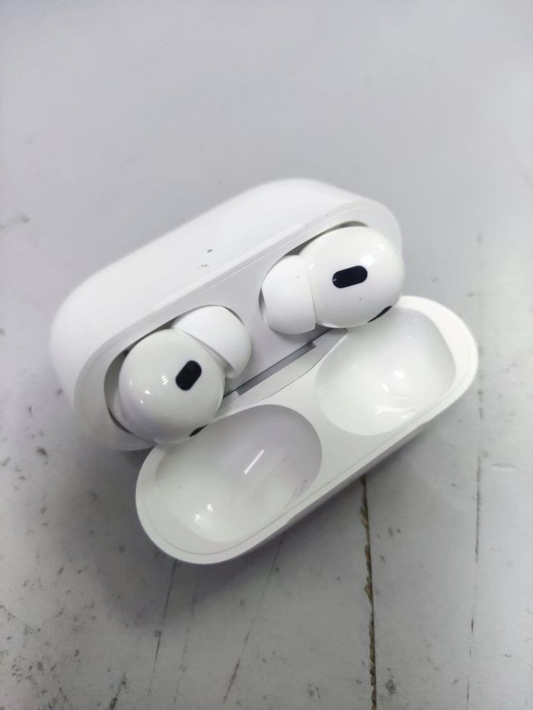 Оголошення Apple airpods pro 2nd generation with magsafe charging case usb-c Б/У