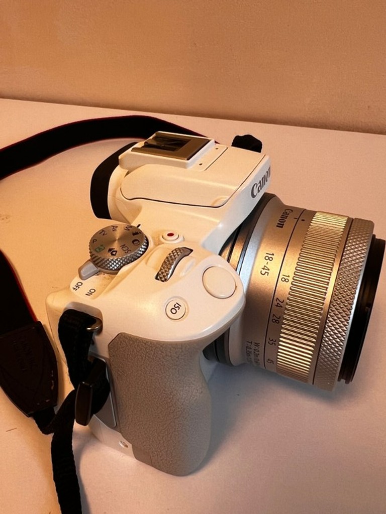 Canon EOS R50 kit RF-S 18-45mm IS STM White (5812C030) Код:null. Изображение 8