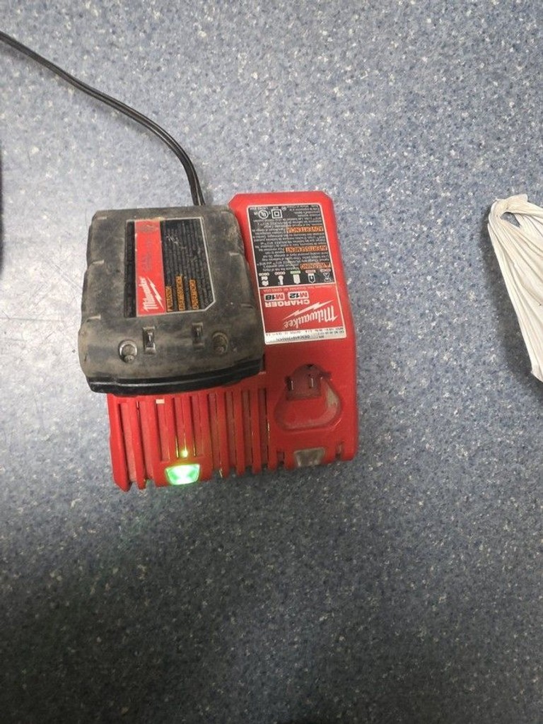 Розпродаж Milwaukee m12 fuel 2504-20 + impact driver 2553-20 + 1 акб 4ah +1 акб 2ah + зп, продавець Техноскарб