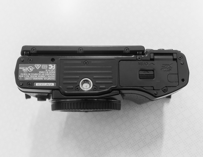 Дешево Olympus OM-D E-M10 body з ломбарду