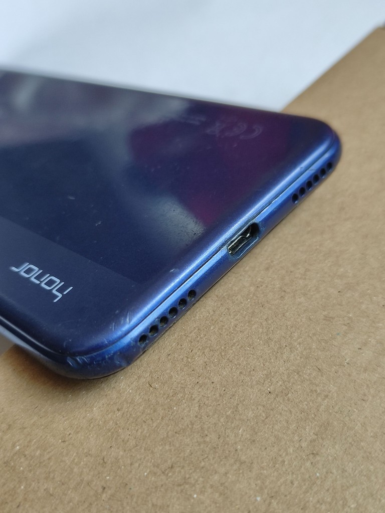 Дешево Honor 8A 2/32GB Blue з ломбарду