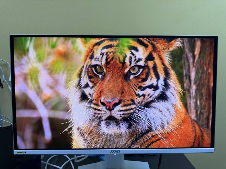 Дешиво Msi MAG 272QPW QD-OLED X28 с ломбарда